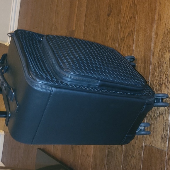 💕💯Authentic Bottega Veneta Luggage💕 - Picture 17 of 17